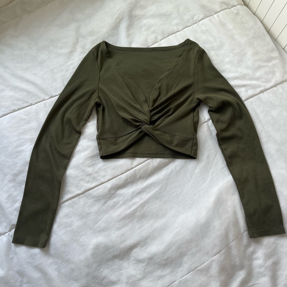 AE OLIVE GREEN LONG SLEEVE TOP